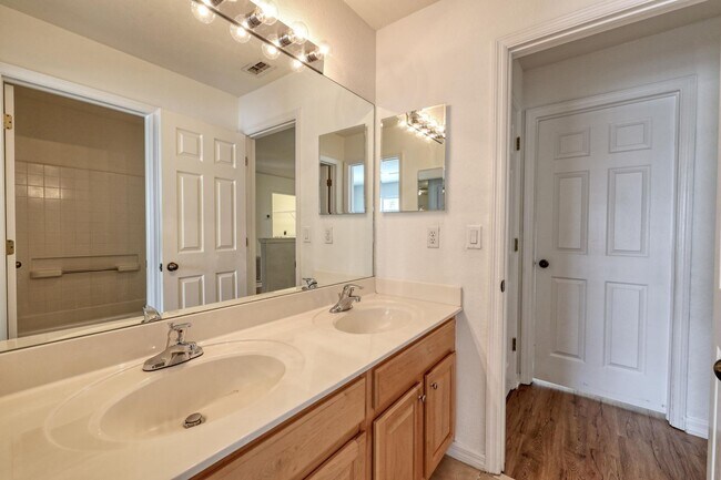 Building Photo - January Special offer 50% off First Month's Rent!  5 Bedroom In Cypress Cay in the Gateway Community