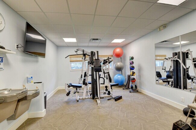 Building Photo - 931 Gardenia Dr