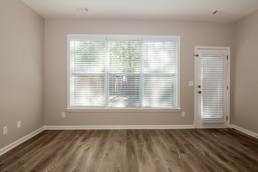 Building Photo - 47 Carlisle St