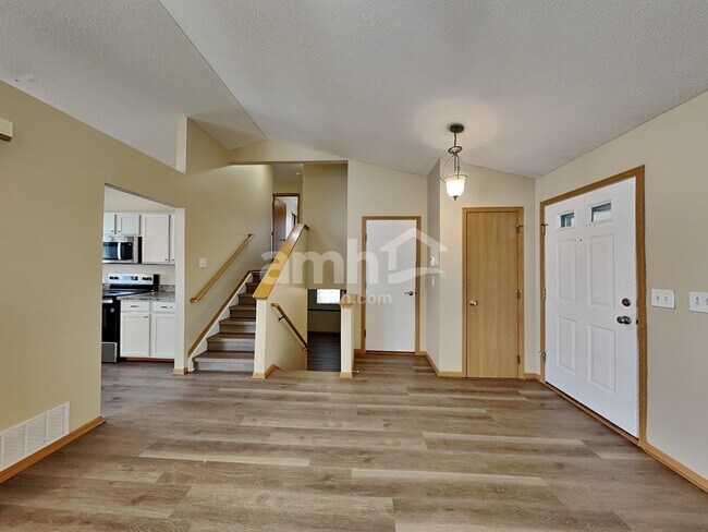 Building Photo - 2130 Winding Hollow Dr