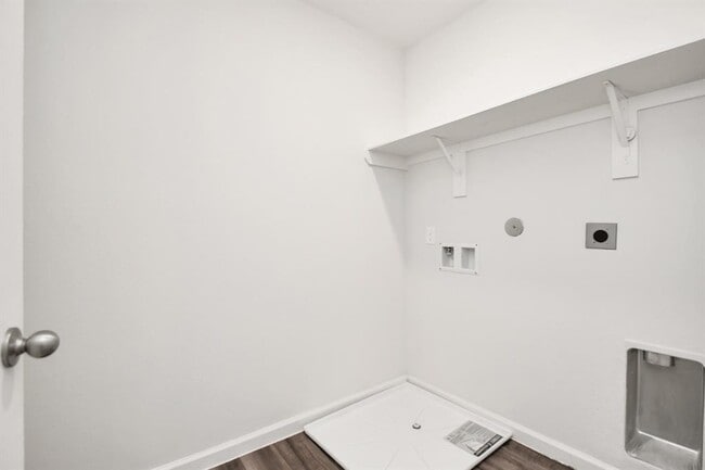 Building Photo - 7814 Hightree Dr
