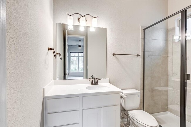 Building Photo - 2916 Zelma Dr