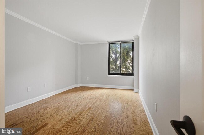 Building Photo - 1301 20th St NW
