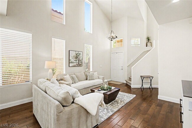 Building Photo - 2025 Shining Feather Ln