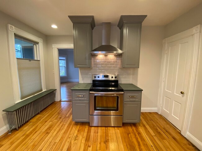 Building Photo - 15 Summit St