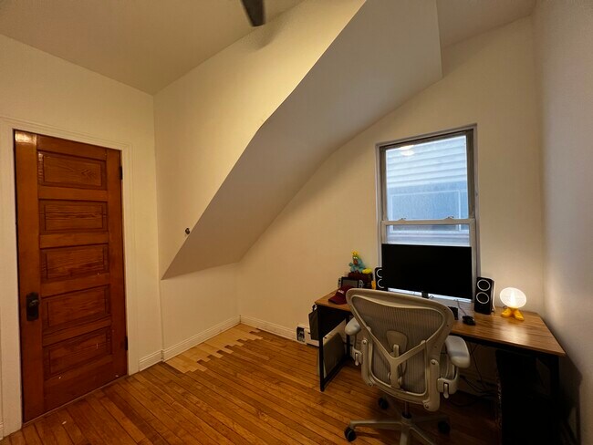 Building Photo - 3610 W Diversey Ave