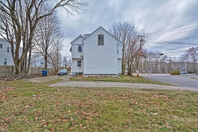 Building Photo - 611 N Main St