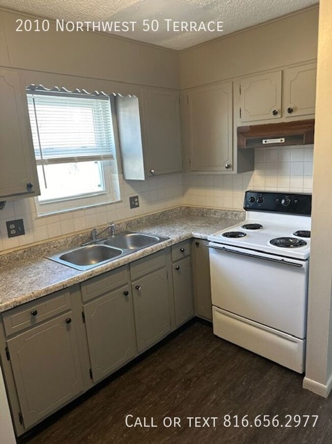 Building Photo - 2010 NW 50 Terrace