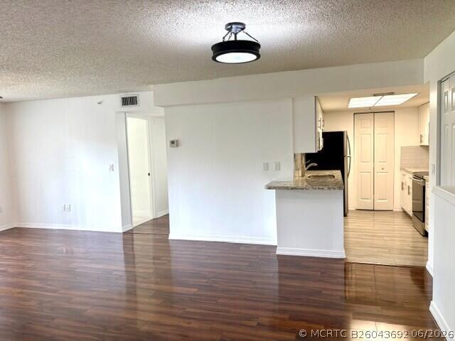 Building Photo - 100 Crestwood Ct N