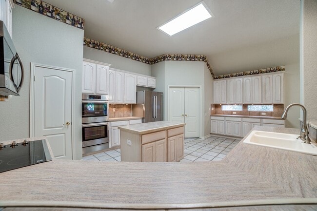 Building Photo - BEAUTIFUL SINGLE-STORY 3-BEDROOM HOME IN S...