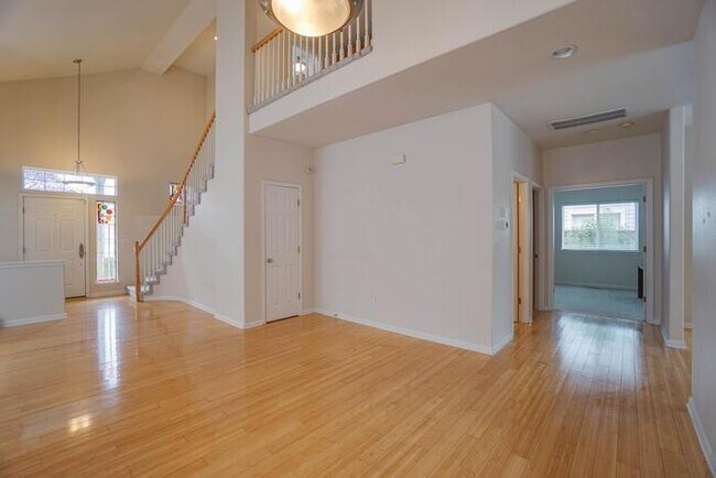 Building Photo - BEAUTIFUL FOUR BEDROOM HOME IN EAST COUNTY