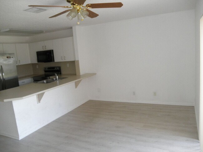Building Photo - 798 Summit Lake Dr