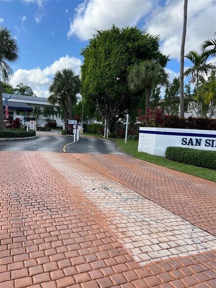 Building Photo - 202 NE 211th Ter