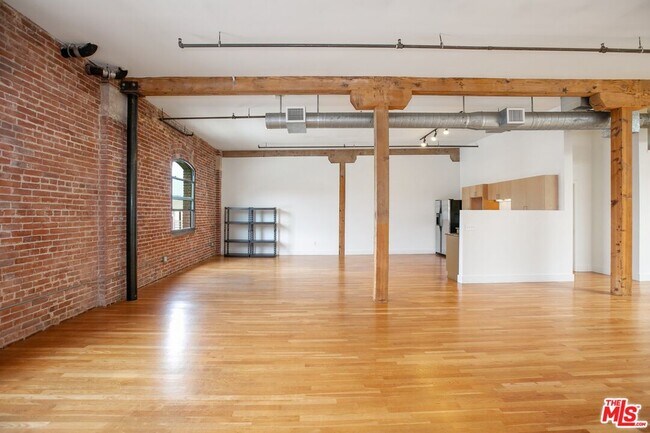 Building Photo - 215 S Santa Fe Ave