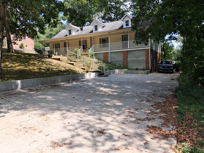 Primary Photo - 121 Oak Dr