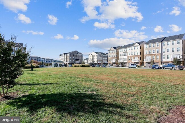 Building Photo - 5934 Jefferson Commons Way