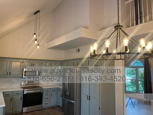 Building Photo - Gorgeous Multi Level Side by Side Split, P...