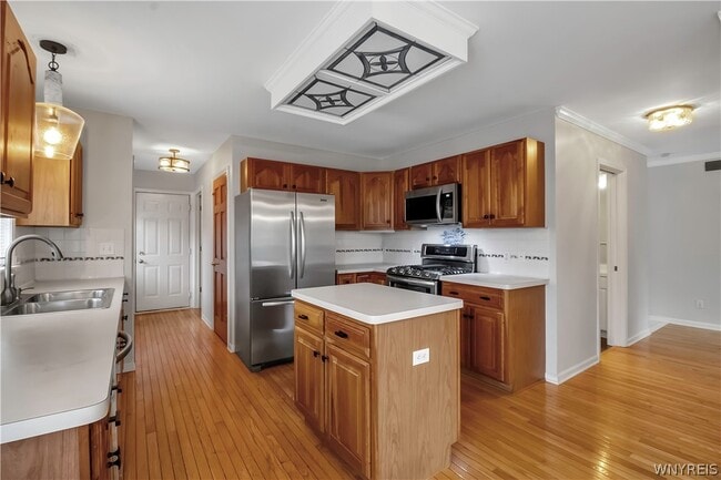 Building Photo - 6 St Charles Ct