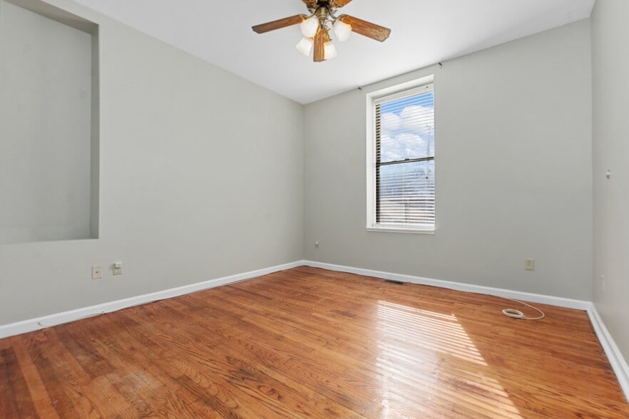 Primary bedroom - 3452 Humphrey St