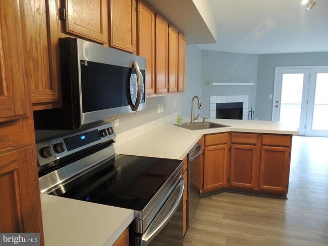 Building Photo - 404 Pinebrooke Cir