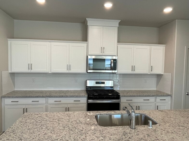 Kitchen - 677 Barrett Lake Rd