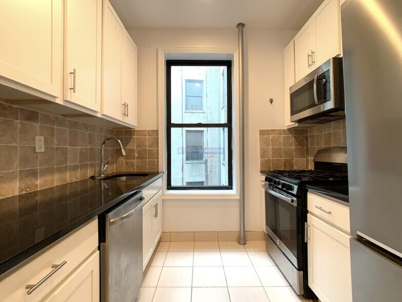 Building Photo - 41-47 Saint Nicholas Terrace