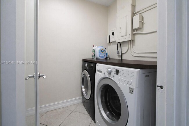 Building Photo - 6331 SW 94th Ave