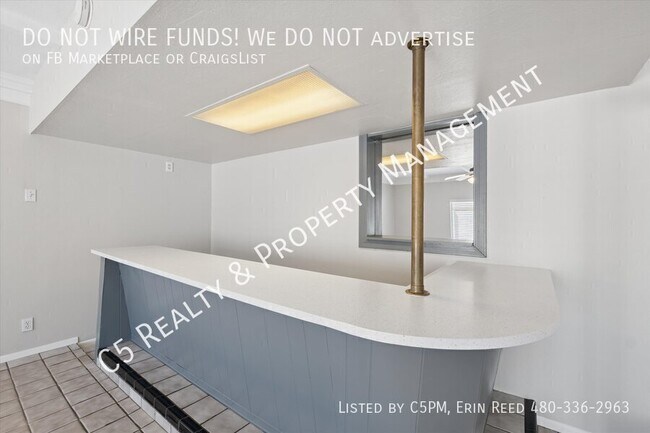 Building Photo - 1418 W 7th Pl
