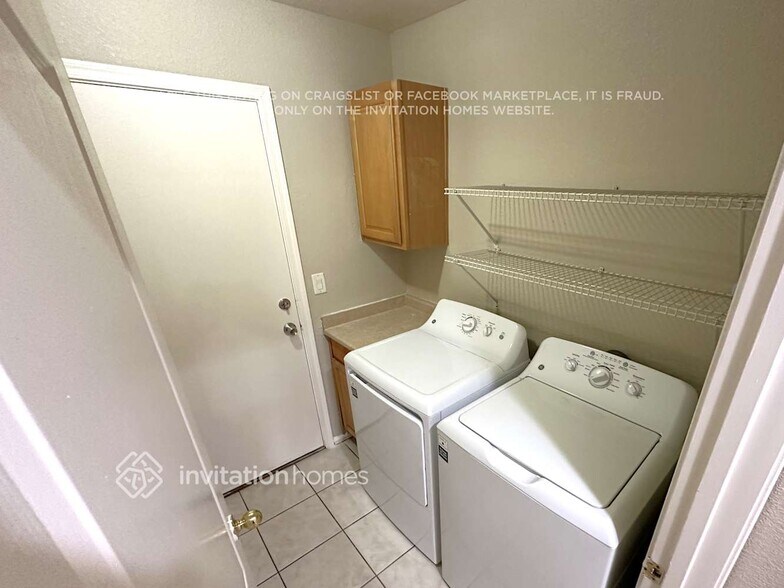 Building Photo - 7211 S 8th Terrace