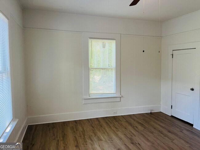 Building Photo - 410 Alford St