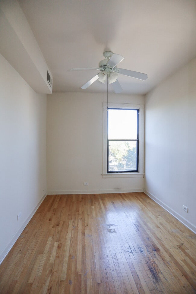 Building Photo - 703 W Willow St
