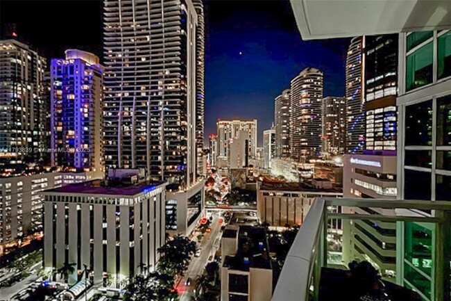 Building Photo - 951 Brickell Ave