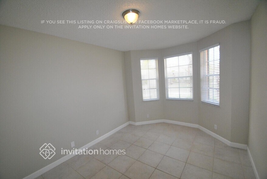 Building Photo - 9496 Lago Dr