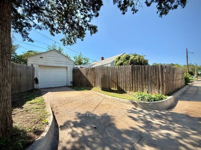 Building Photo - 3800 NW 27th St
