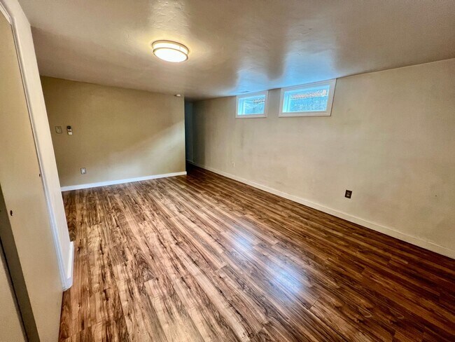 Building Photo - LR Johnson Triplex
