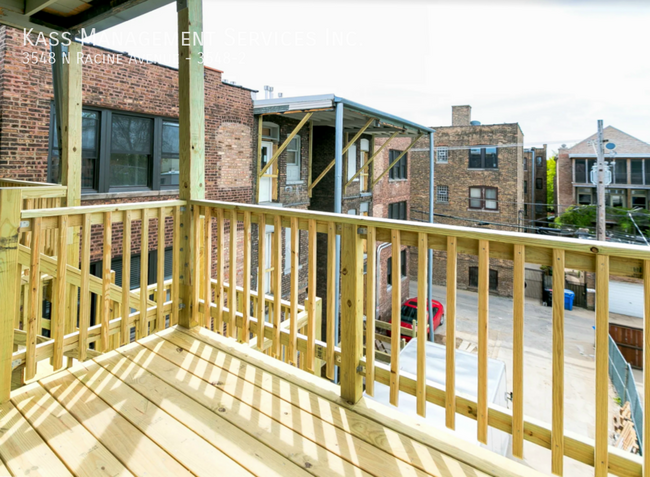 Building Photo - 3548 N Racine Ave