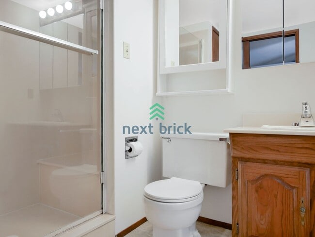 Building Photo - 3 Bedroom 2 bathroom Home for Rent!