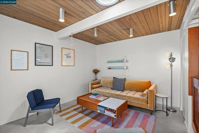 Building Photo - 8010 Shay Dr