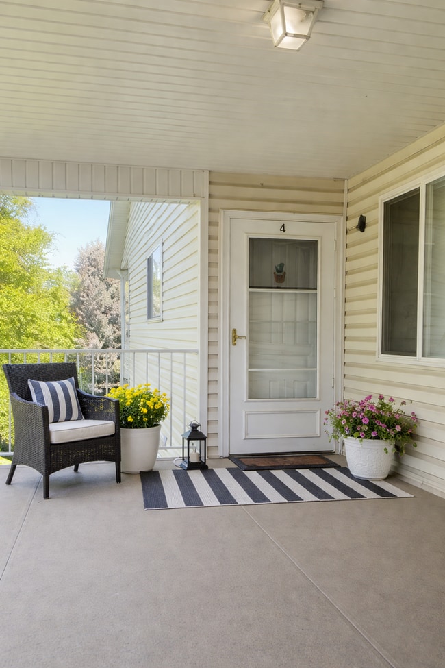 Building Photo - Must See! $800 in Rent Credit Upon Move In! 2 Bed 1 Bath Condo for Rent in Ogden