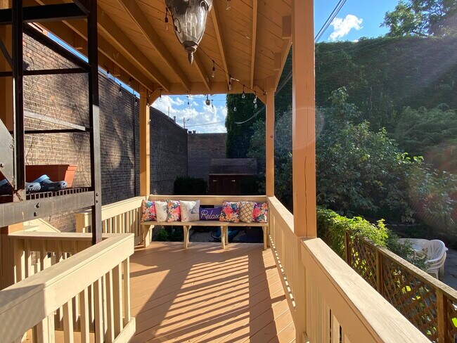 Private Deck - 206 Lancaster St