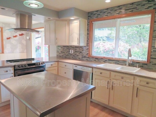 Building Photo - 3928 Hillview Ct NW