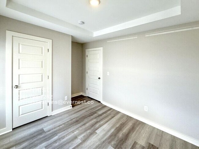 Building Photo - Spacious and Bright 3-Bedroom Home in a Co...