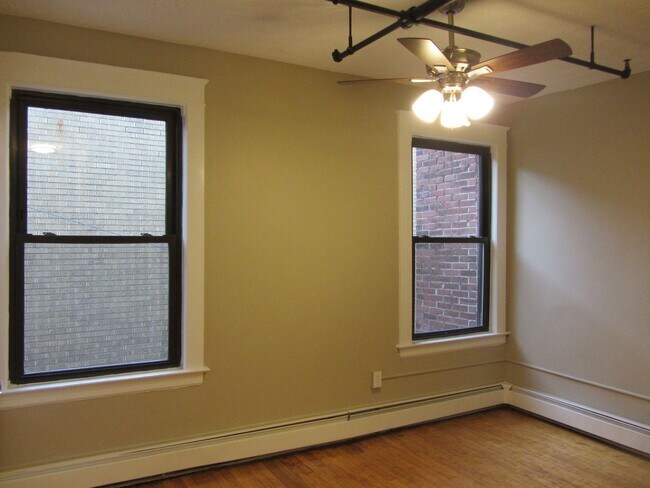 Building Photo - 32 Alfred St