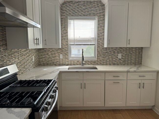 Building Photo - 143 W 2nd St