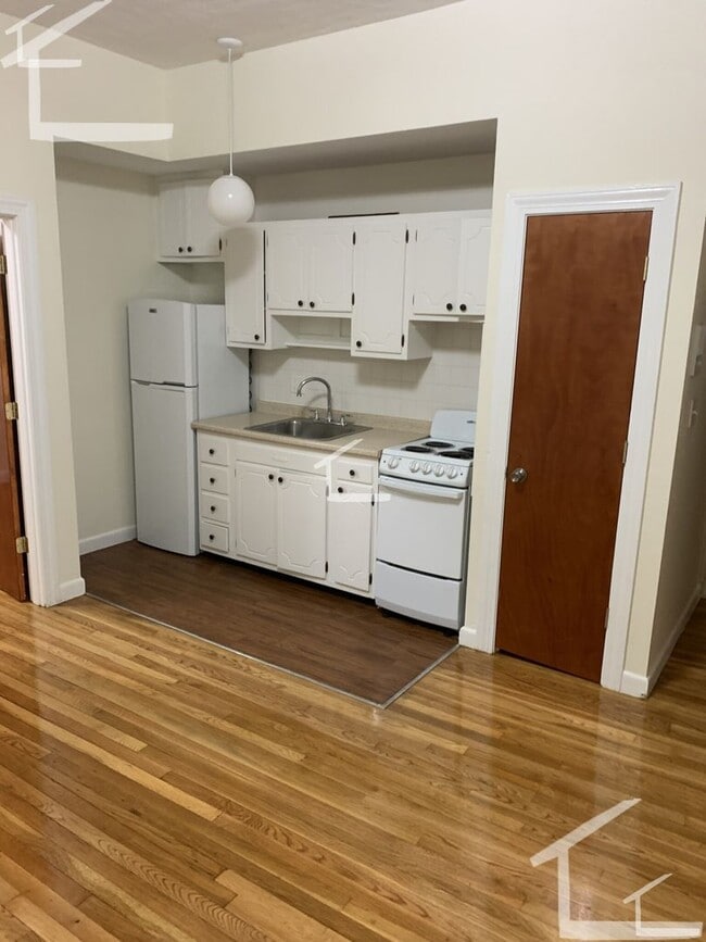 Building Photo - 2 Bedroom Brighton