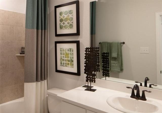 Building Photo - 1412 Kurelek Dr