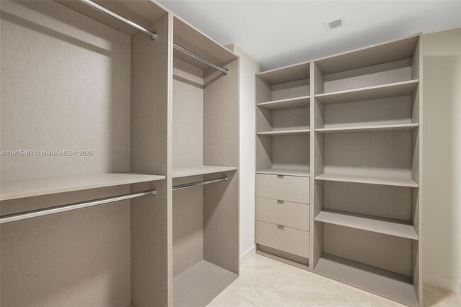 Building Photo - 1500 Bay Rd