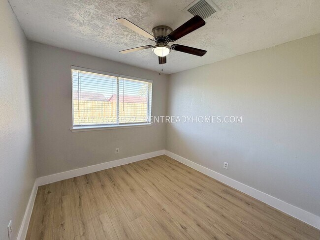 Building Photo - 522 Kenwood Ln