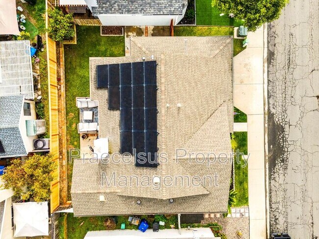 Building Photo - 2039 Waterbury Dr