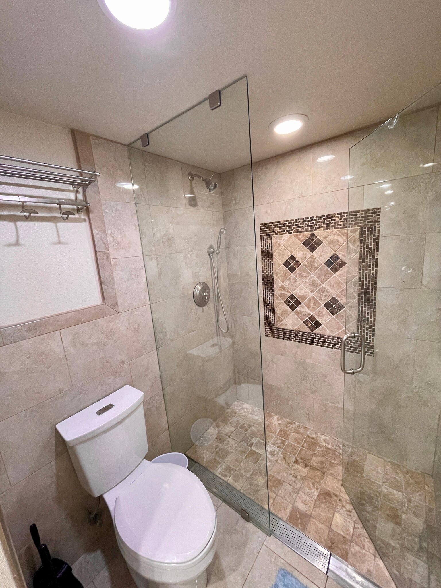 Building Photo - 453 E Via Escuela